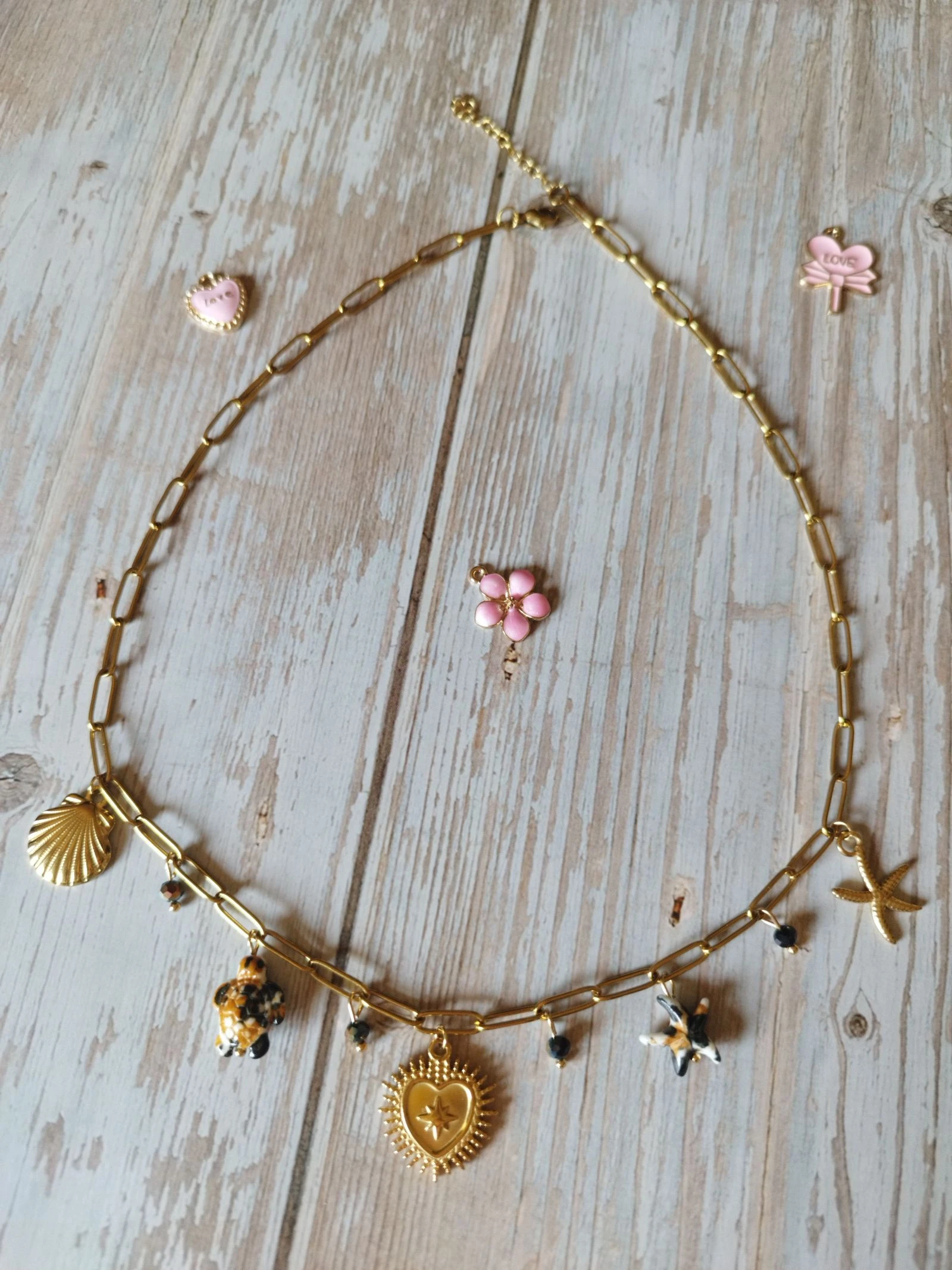 Collier doré breloques en acier inoxydable neuf taille réglable 